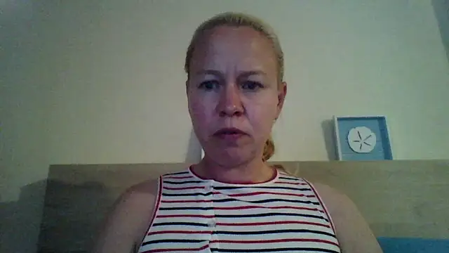 Snapshot of jennyblondeuk chatting on 04.19.26 jennyblondeuk online show from 04.19.26