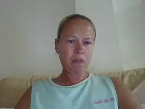 Snapshot of jennyblondeuk chatting on 06.11.26 jennyblondeuk online show from 06.11.26