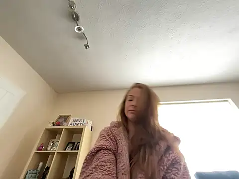 HollyHaze online show from 03.28.26