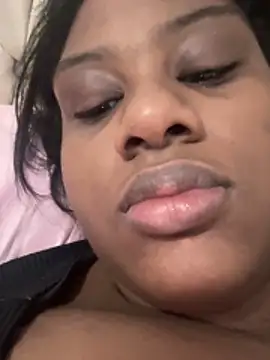 Snapshot of amorasecy chatting on 12.23.25 amorasecy online show from 12.23.25