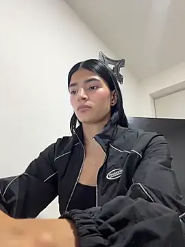 Snapshot of Ema_Rose_ chatting on 04.17.26 Ema Rose online show from 04.17.26