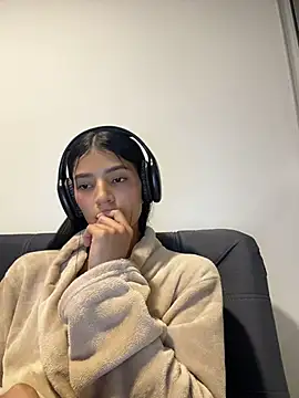 Snapshot of Ema_Rose_ chatting on 06.18.26 Ema Rose online show from 06.18.26