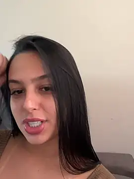 Snapshot of jujuarantes__2026 chatting on 04.22.26 jujuarantes 2026 online show from 04.22.26