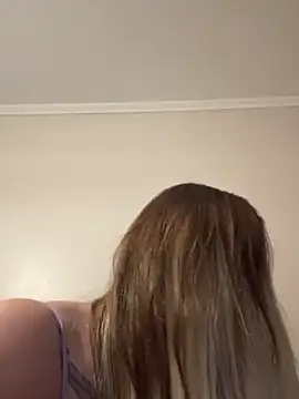 Snapshot of merabel1995 chatting on 12.21.25 merabel1995 online show from 12.21.25