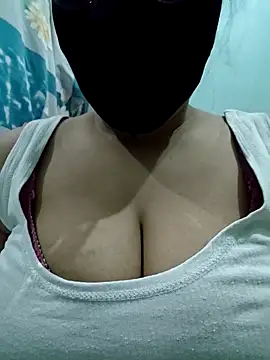 Snapshot of suman_bhabhi001 chatting on 04.21.26 suman bhabhi001 online show from 04.21.26