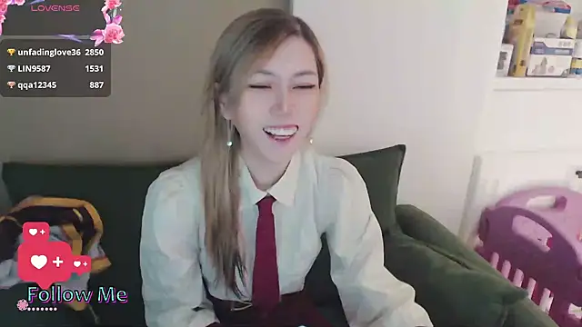 Snapshot of whitecat13 chatting on 04.22.26 whitecat13 online show from 04.22.26