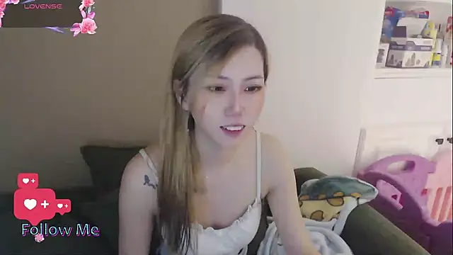 Snapshot of whitecat13 chatting on 05.13.26 whitecat13 online show from 05.13.26