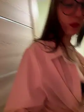 Snapshot of LuxBrunette_ chatting on 03.16.26 LuxBrunette online show from 03.16.26