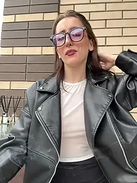 Snapshot of LuxBrunette_ chatting on 03.27.26 LuxBrunette online show from 03.27.26