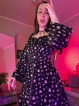 Snapshot of LuxBrunette_ chatting on 04.17.26 LuxBrunette online show from 04.17.26