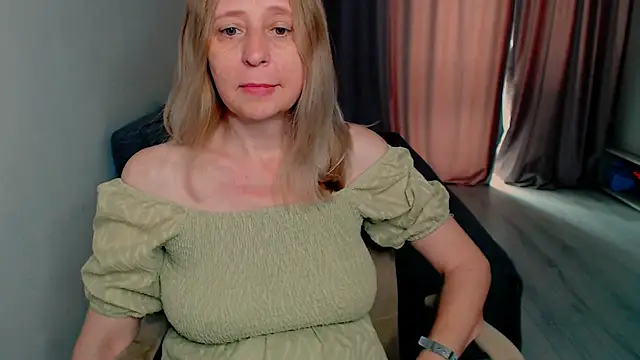 Snapshot of MiLenaMilf chatting on 06.09.26 MiLenaMilf online show from 06.09.26