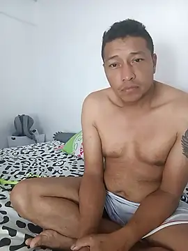 Snapshot of pareja_latina1483 chatting on 01.15.26 pareja latina1483 online show from 01.15.26