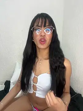Snapshot of ValentinaEvanz chatting on 04.18.26 ValentinaEvanz online show from 04.18.26