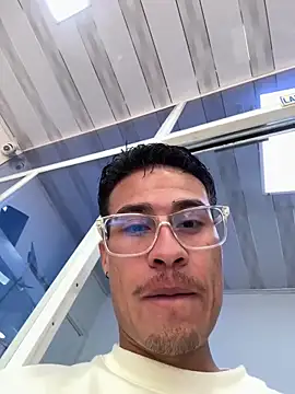 Snapshot of Latin_Paisa_Boy chatting on 04.17.26 Latin Paisa Boy online show from 04.17.26