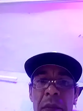 Snapshot of RealEl23 chatting on 12.23.25 RealEl23 online show from 12.23.25