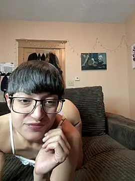 Snapshot of FaiiryArii chatting on 04.21.26 FaiiryArii online show from 04.21.26