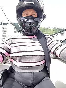 Scarlet auraa online show from 04.15.26