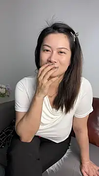 Snapshot of mo-mo-69 chatting on 04.27.26 mo-mo-69 online show from 04.27.26
