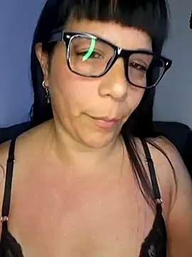 Snapshot of angielove1905 chatting on 01.12.26 angielove1905 online show from 01.12.26