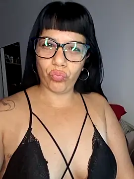 Snapshot of angielove1905 chatting on 02.14.26 angielove1905 online show from 02.14.26