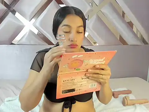 MiaKleinX online show from 04.08.26