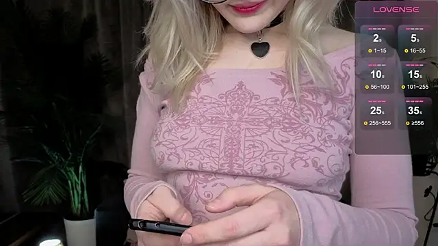 Snapshot of Alice_Mann chatting on 01.08.26 Alice Mann online show from 01.08.26