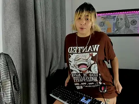 Sandy straw online show from 04.28.26