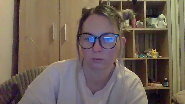 VikiLove765 online show from 02.08.26