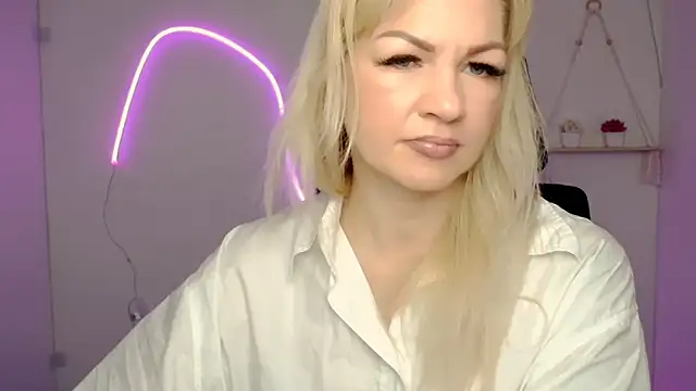 Snapshot of Madonna_Fire chatting on 04.19.26 Madonna Fire online show from 04.19.26
