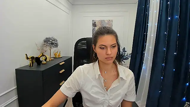 Snapshot of LeslieSvilti chatting on 01.11.26 LeslieSvilti online show from 01.11.26