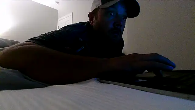Snapshot of nuttincowboy chatting on 05.19.26 nuttincowboy online show from 05.19.26