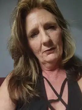 Snapshot of HotAzMilf chatting on 02.14.26 HotAzMilf online show from 02.14.26