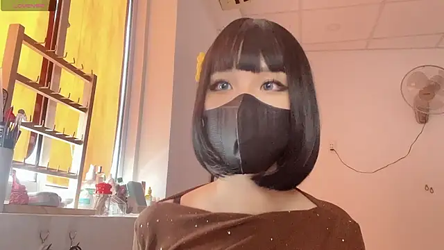 Snapshot of Tieu-May chatting on 02.15.26 Tieu-May online show from 02.15.26