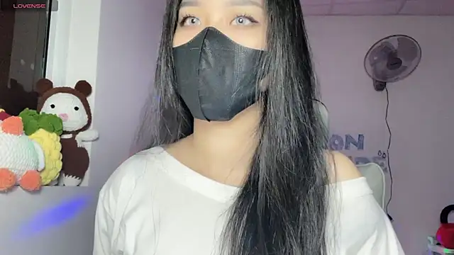 Snapshot of Tieu-May chatting on 07.07.26 Tieu-May online show from 07.07.26