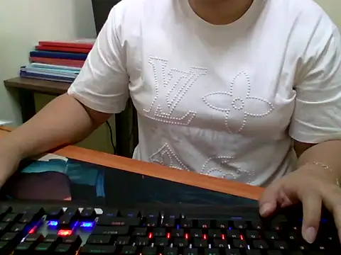 Sarah no land online show from 04.15.26