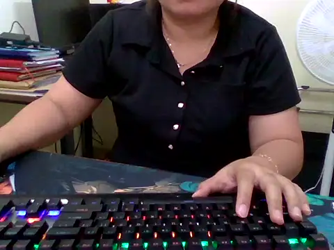 Sarah no land online show from 04.29.26