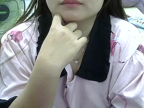 Snapshot of Sarah_no_land chatting on 05.10.26 Sarah no land online show from 05.10.26
