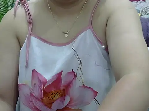 Snapshot of Sarah_no_land chatting on 05.16.26 Sarah no land online show from 05.16.26
