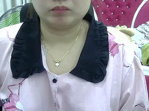 Snapshot of Sarah_no_land chatting on 05.17.26 Sarah no land online show from 05.17.26