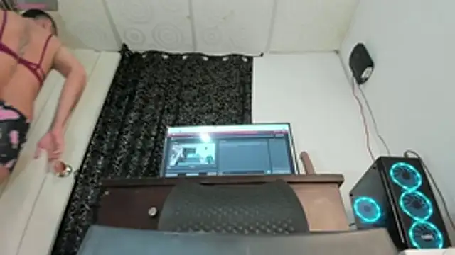 Snapshot of nickytabitch chatting on 04.15.26 nickytabitch online show from 04.15.26