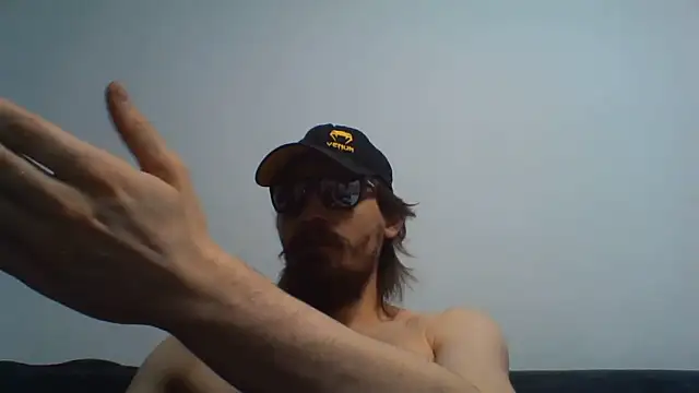 Snapshot of KaelNox chatting on 06.18.26 KaelNox online show from 06.18.26