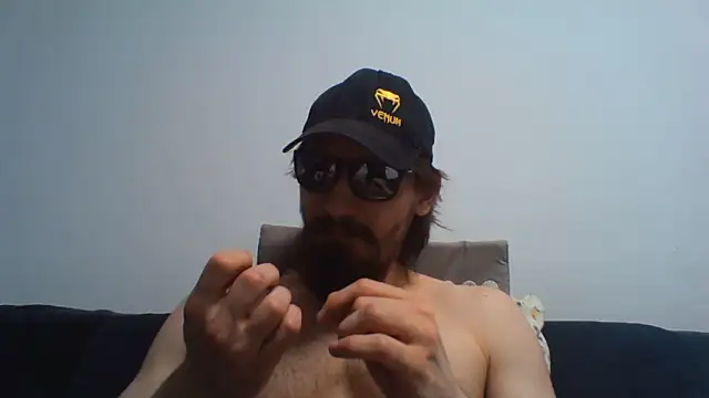Snapshot of KaelNox chatting on 06.19.26 KaelNox online show from 06.19.26