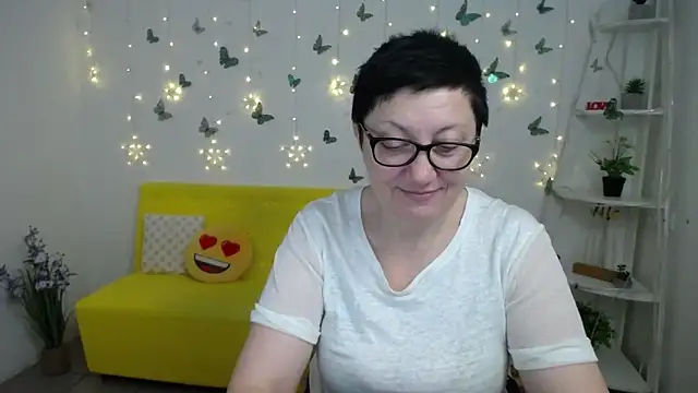 Snapshot of EmilyL0ve chatting on 03.07.26 EmilyL0ve online show from 03.07.26
