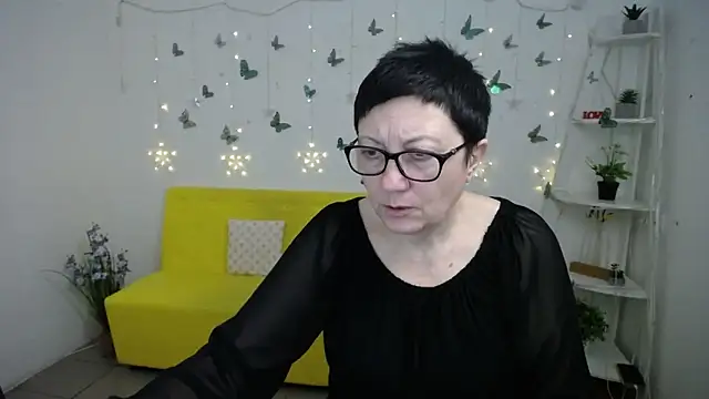 Snapshot of EmilyL0ve chatting on 03.12.26 EmilyL0ve online show from 03.12.26