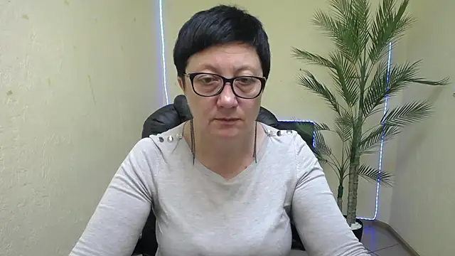 Snapshot of EmilyL0ve chatting on 05.30.26 EmilyL0ve online show from 05.30.26