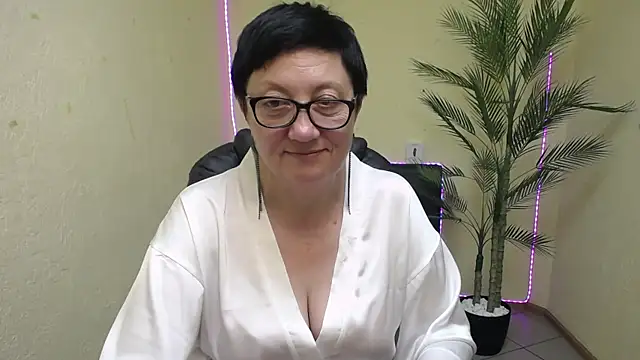 Snapshot of EmilyL0ve chatting on 05.31.26 EmilyL0ve online show from 05.31.26