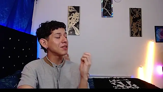 Snapshot of yorsamm_smit chatting on 02.21.26 yorsamm smit online show from 02.21.26