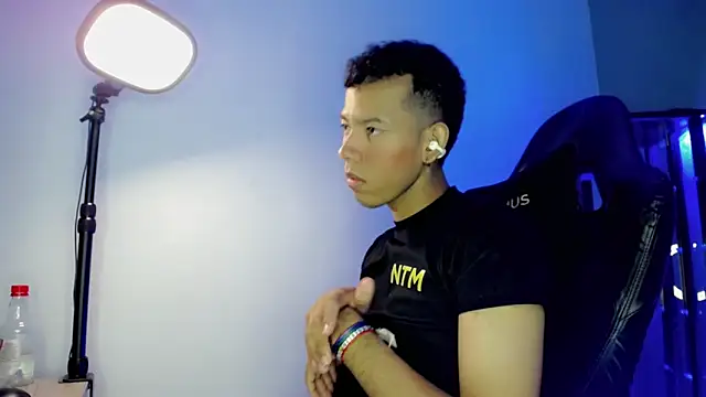 Snapshot of Tupac_D chatting on 01.07.26 Tupac D online show from 01.07.26