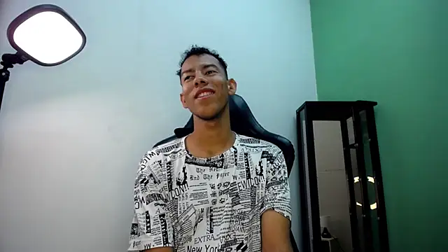 Snapshot of Tupac_D chatting on 01.09.26 Tupac D online show from 01.09.26