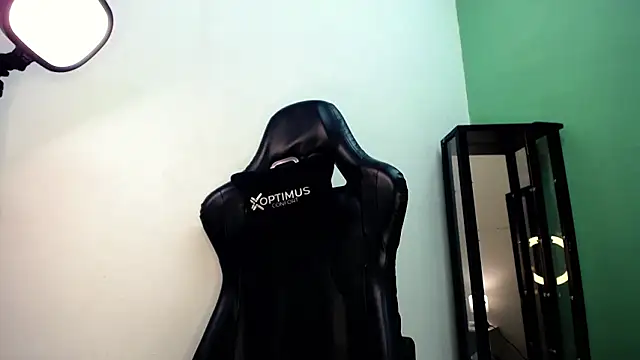 Snapshot of Tupac_D chatting on 01.09.26 Tupac D online show from 01.09.26